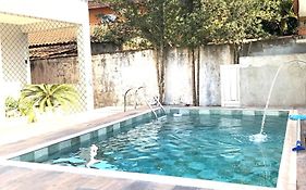 Casa espaçosa com Piscina e Churrasqueira 2 dorm